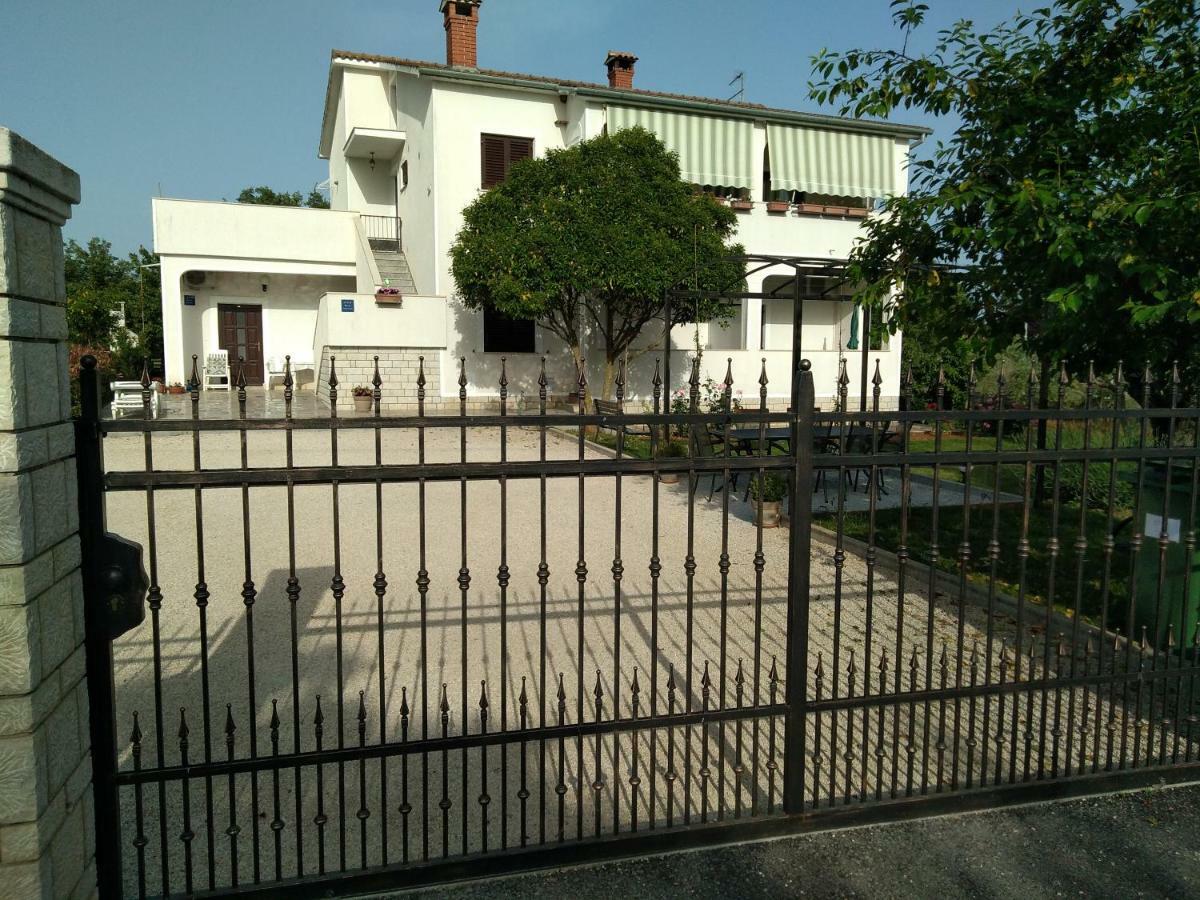 Veleniki Apartment Vesna מראה חיצוני תמונה
